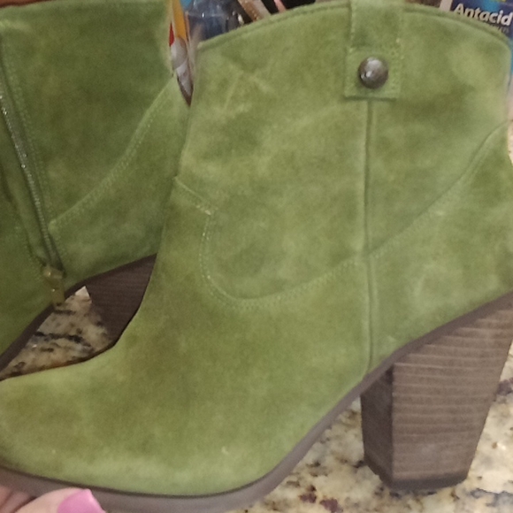 Vince Camuto green booties - Picture 3 of 9